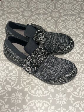Traq by Alegria Black & Gray Paisley Slip-On Clogs